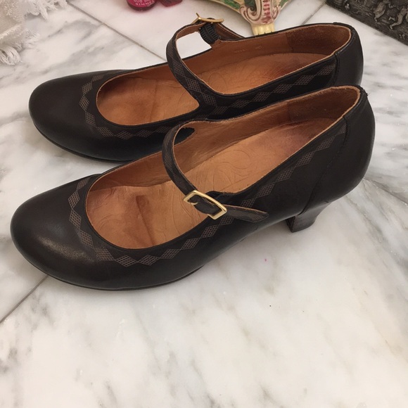 Chie Mihara Mary Jane heels , brown like new 38.5 - Picture 2 of 16